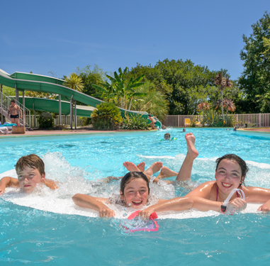 piscine extérieure enfants